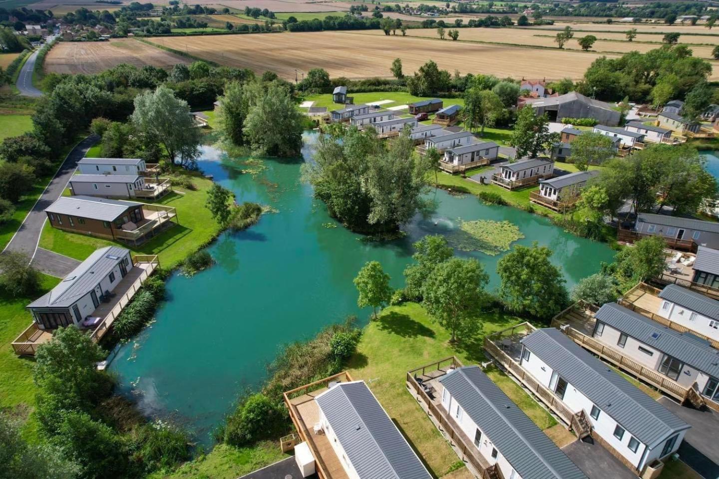 Lakefront 5 Star Country Park Private Fishing Free Parking S Holiday home