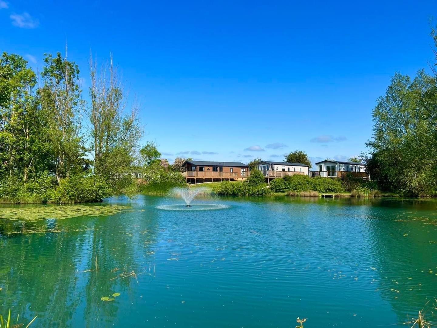 Lakefront 5 Star Country Park Private Fishing Free Parking S Holiday home *