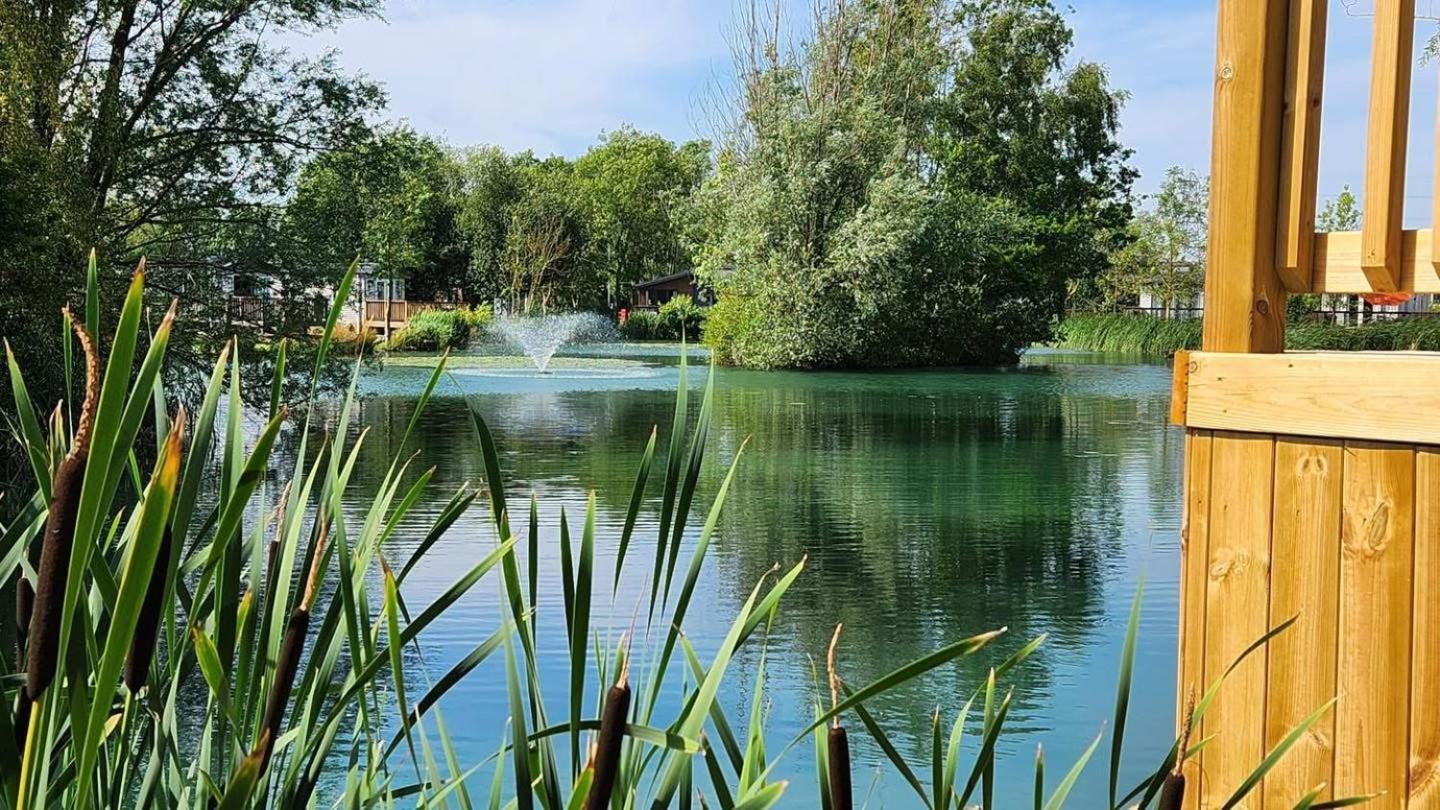 Lakefront 5 Star Country Park Private Fishing Free Parking S Holiday home Malton